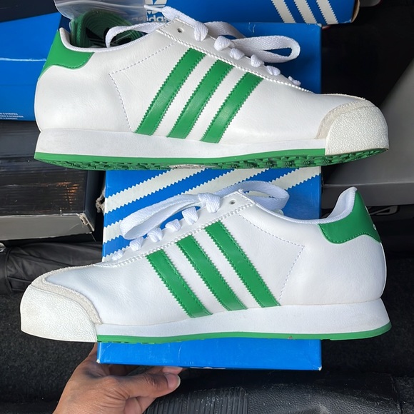 Sneaker - Picture 3 of 5